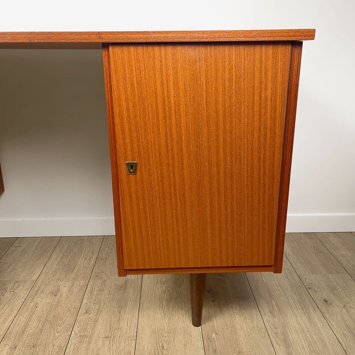 Bureau de style scandinave Maison Capelle années 60