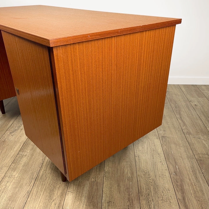 Bureau de style scandinave Maison Capelle années 60