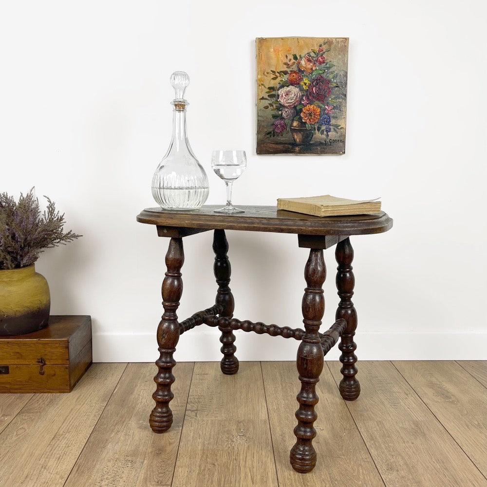 Petite table d'appoint style Louis XIII