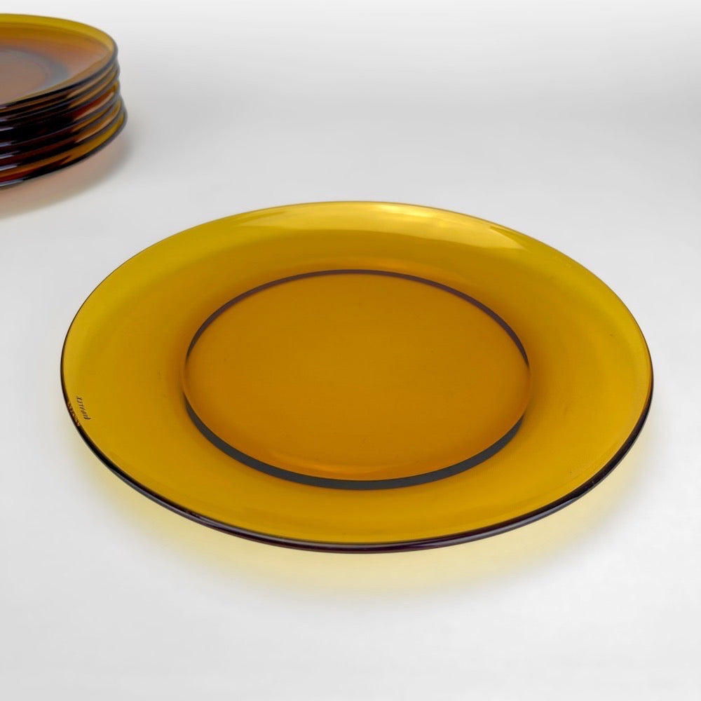 8 assiettes plates Duralex verre ambré années 70
