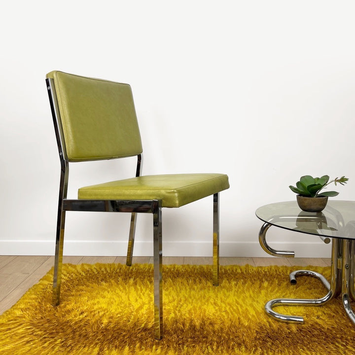 Chaise chrome et skaï vert olive années 70