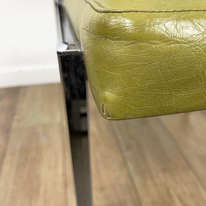 Chaise chrome et skaï vert olive années 70