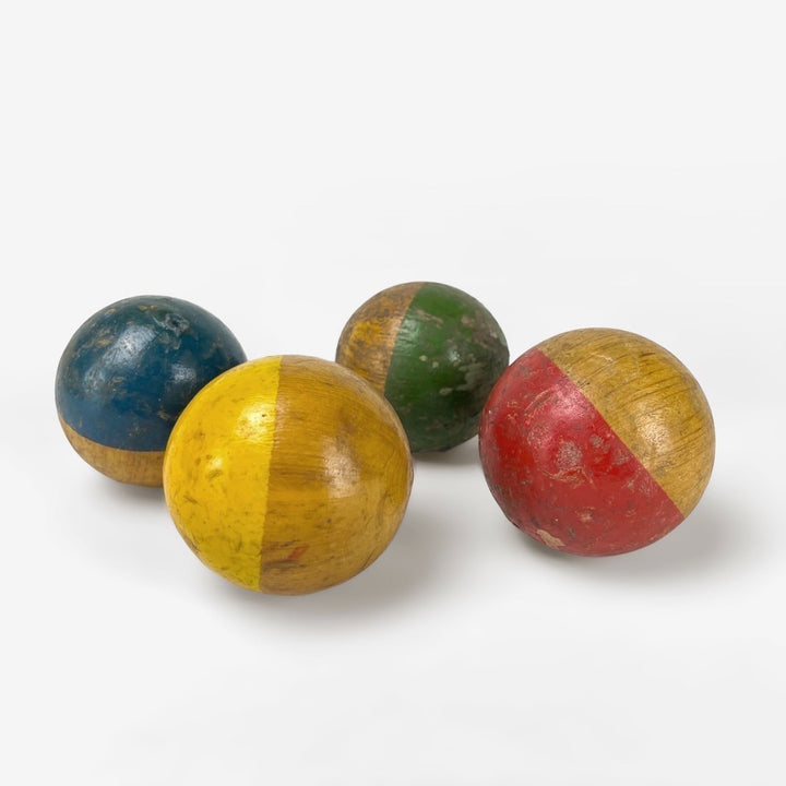 Boules de jeu de quilles en bois anciennes