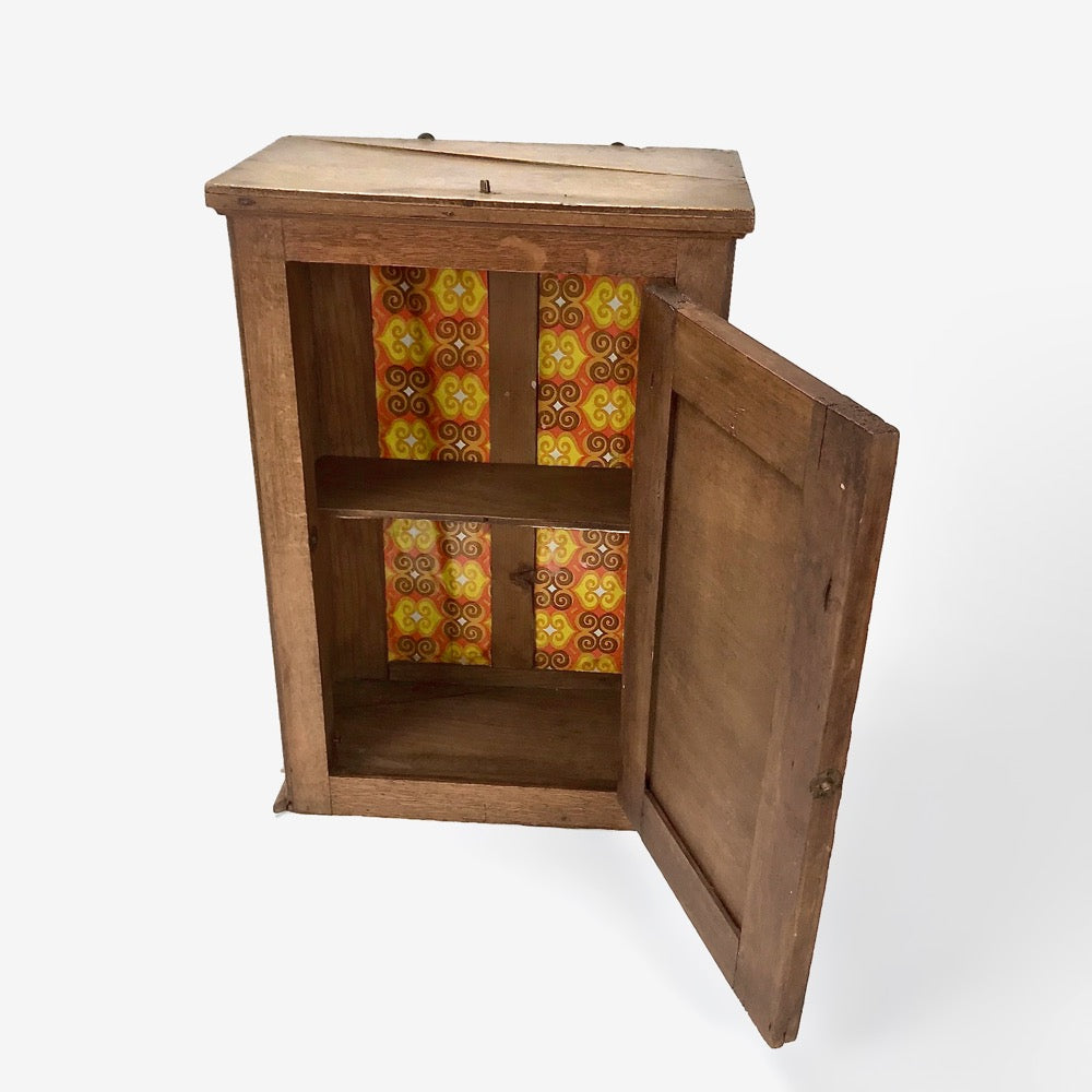 Petite armoire de rangement en bois