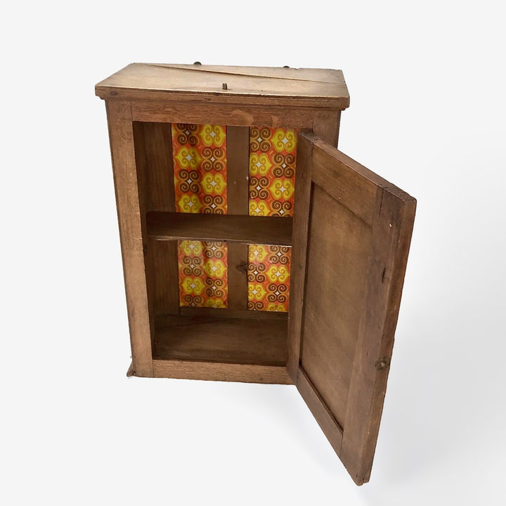 Petite armoire de rangement en bois