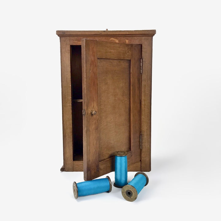 Petite armoire de rangement en bois