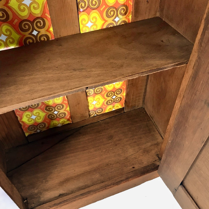 Petite armoire de rangement en bois