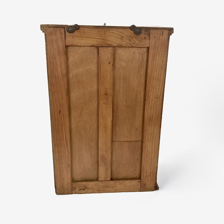 Petite armoire de rangement en bois