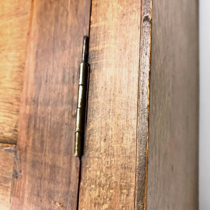 Petite armoire de rangement en bois