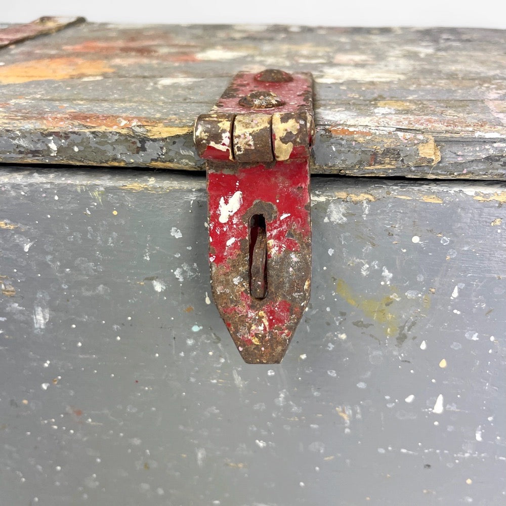 Ancienne caisse de peintre en bois