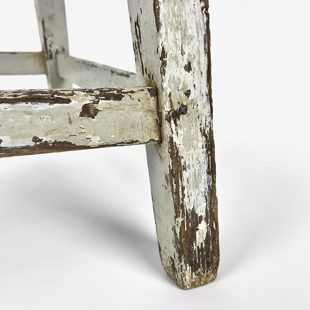 Ancien tabouret d'atelier en bois