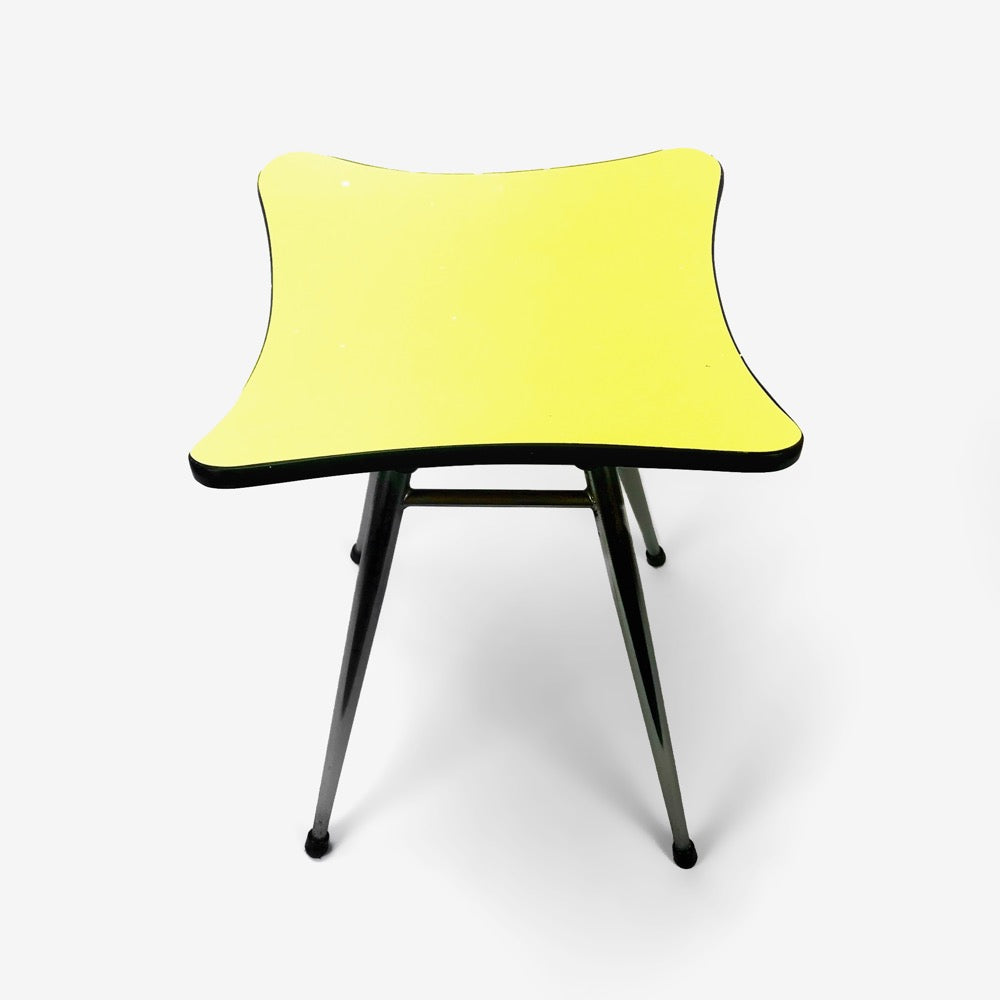 Tabouret Formica jaune et pieds inox