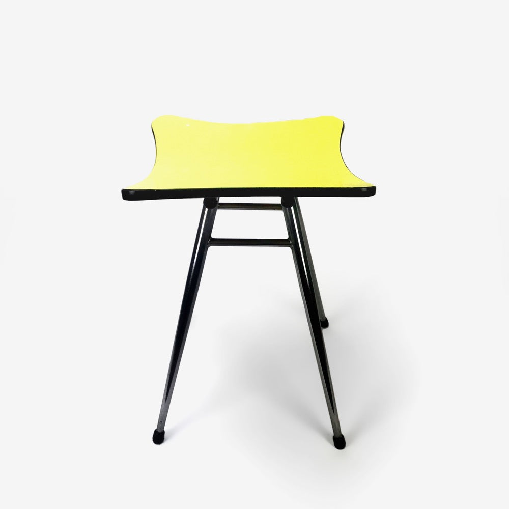 Tabouret Formica jaune et pieds inox