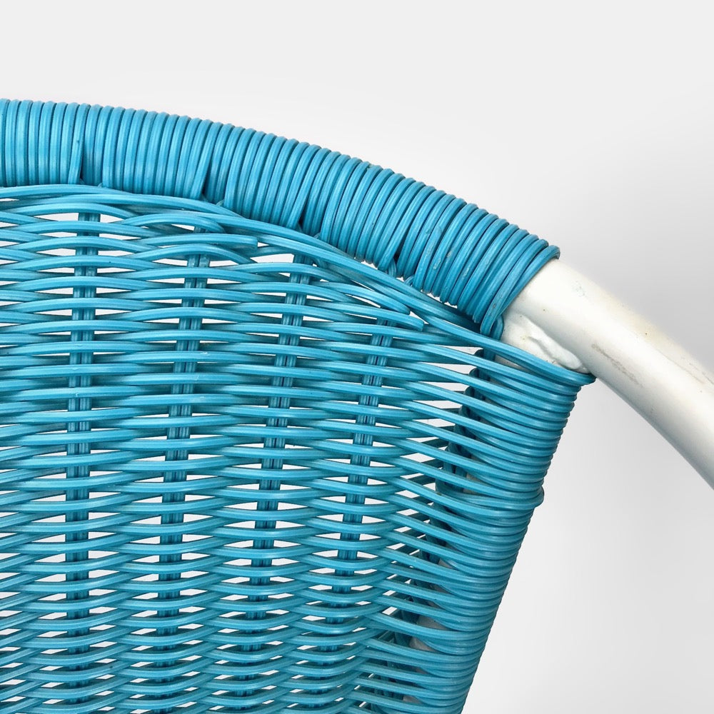 Fauteuil enfant en métal blanc et scoubidou bleu turquoise