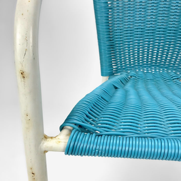 Fauteuil enfant en métal blanc et scoubidou bleu turquoise