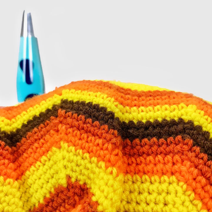 Coussin tricot double face psychédélique des années 70