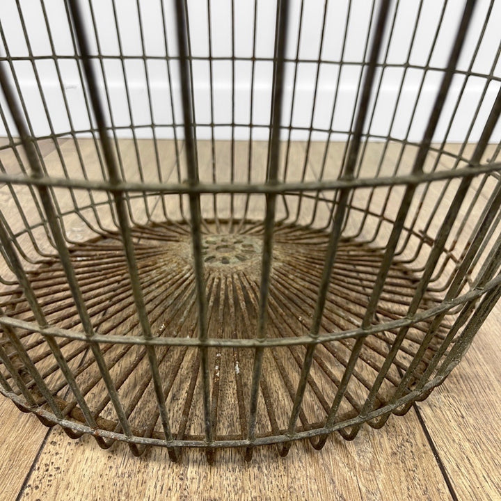 Ancienne corbeille de récolte en métal