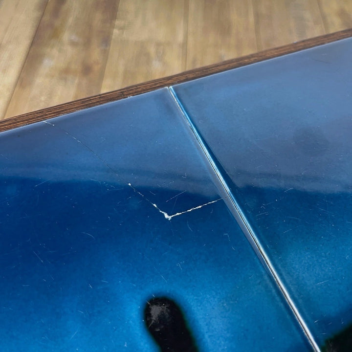 Grande table céramique bleue et chrome 70's