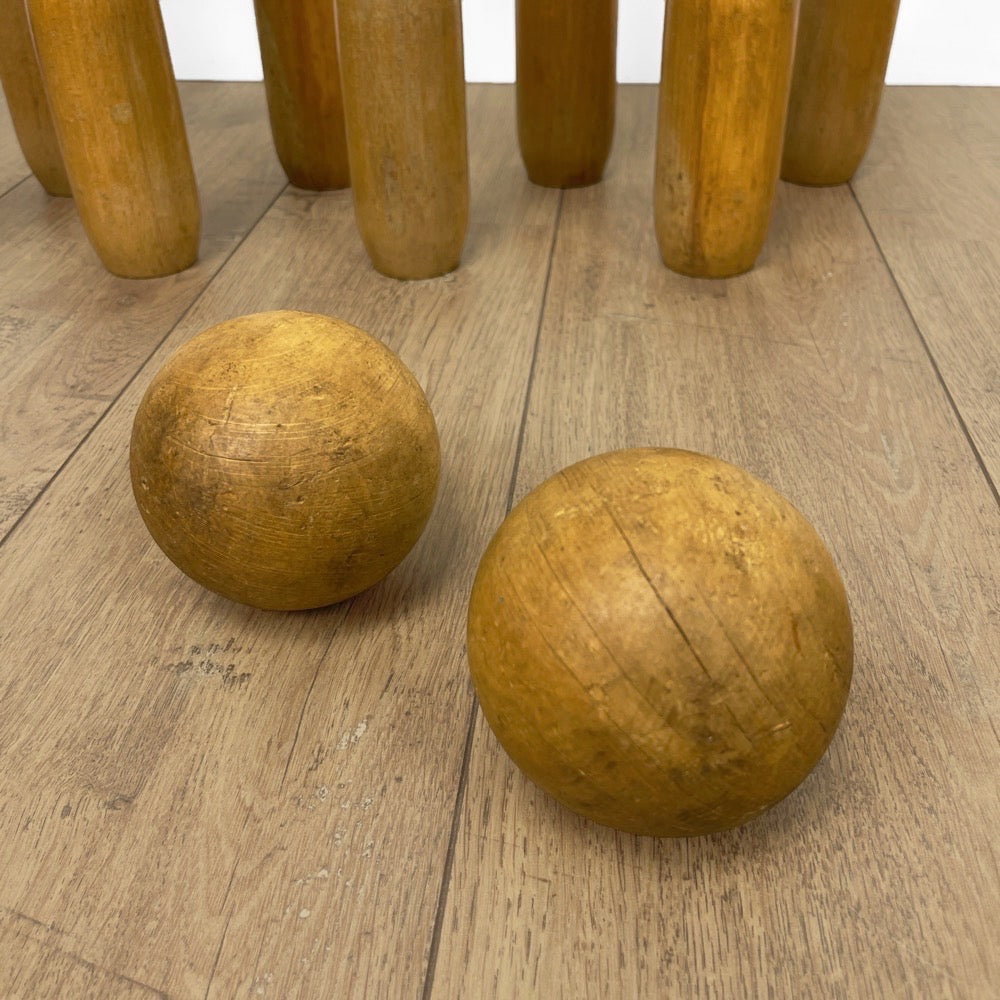 Ancien jeu de 9 quilles en bois