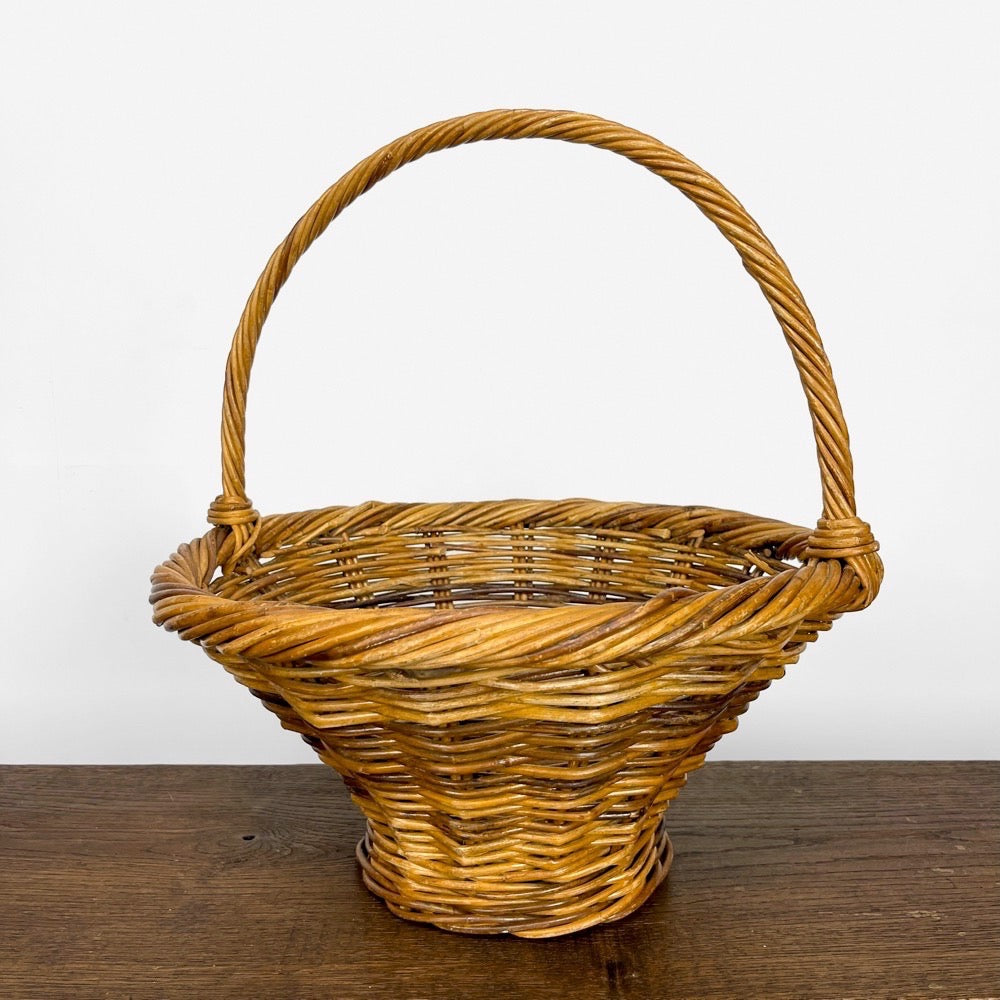 Panier à champignon conique en osier tissé