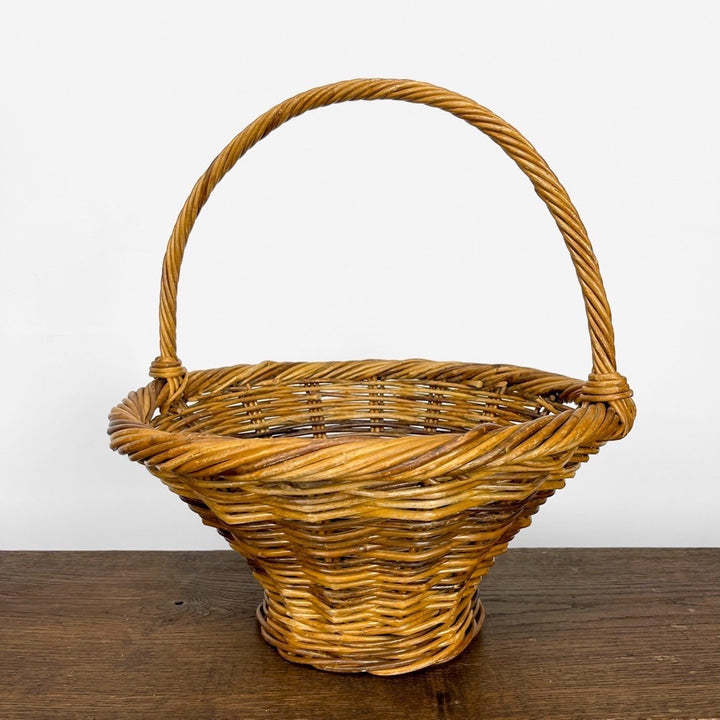 Panier à champignon conique en osier tissé