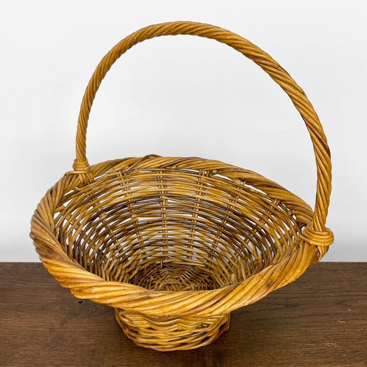Panier à champignon conique en osier tissé