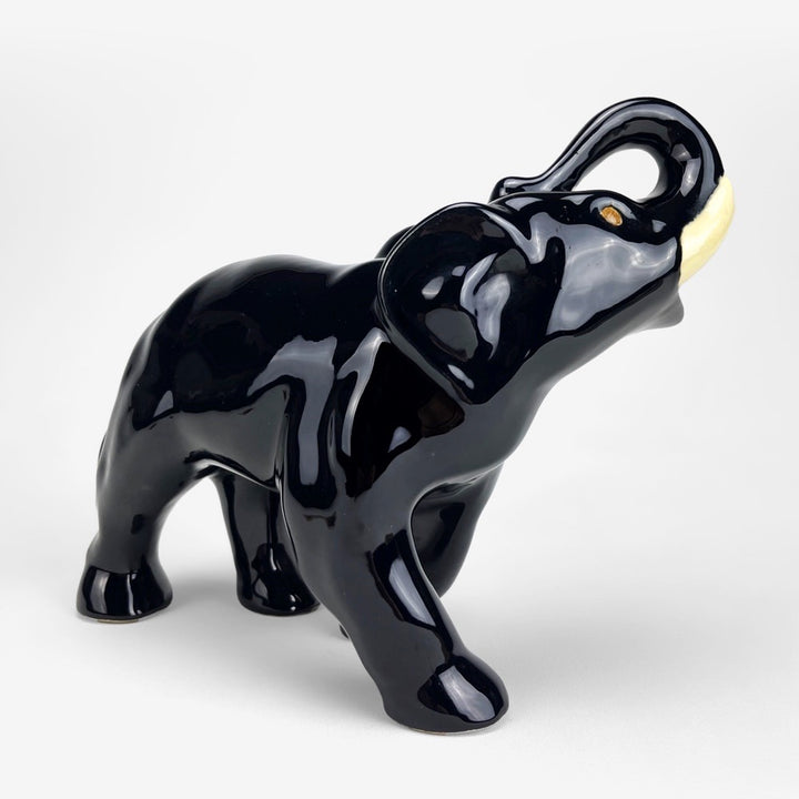 Éléphant noir en céramique émaillée Art-Déco