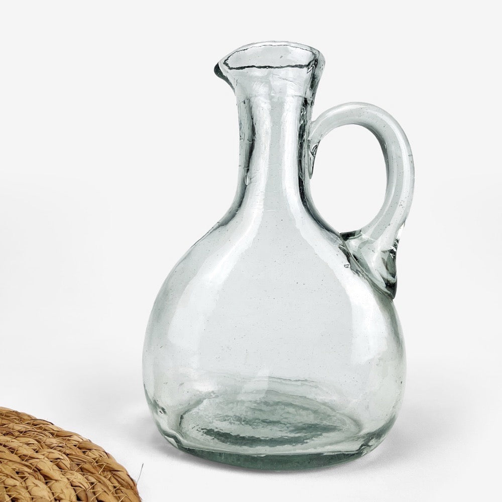 Ancienne cruche à eau en verre soufflé