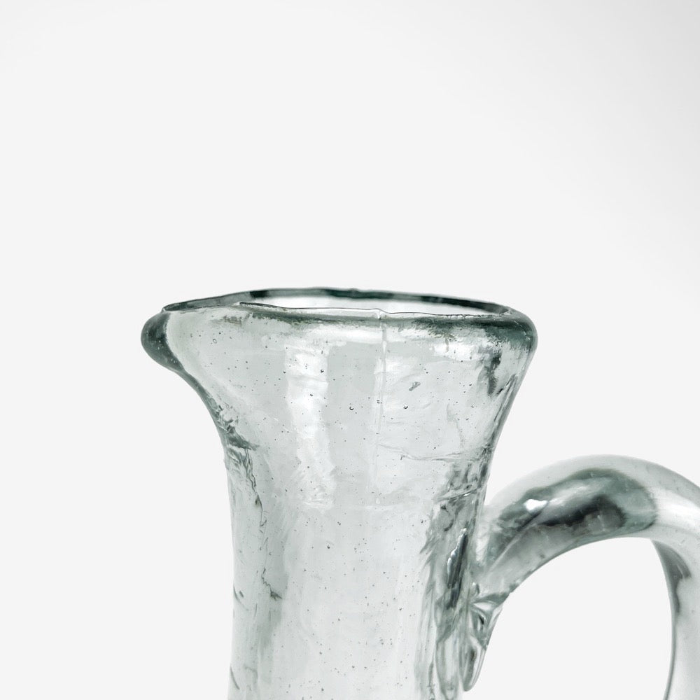 Ancienne cruche à eau en verre soufflé