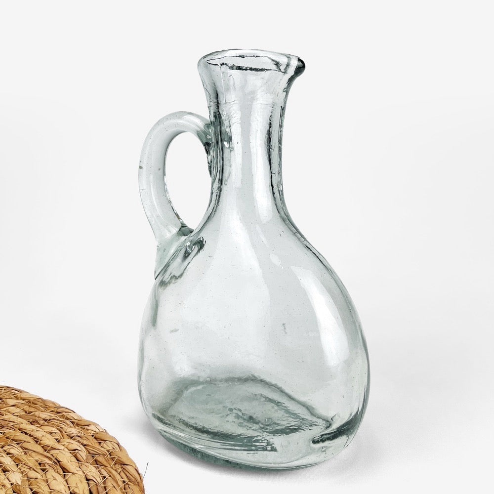 Ancienne cruche à eau en verre soufflé
