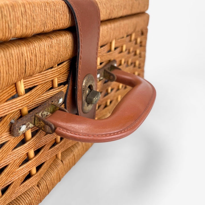 Valisette en bois et ficelle de chanvre tissée