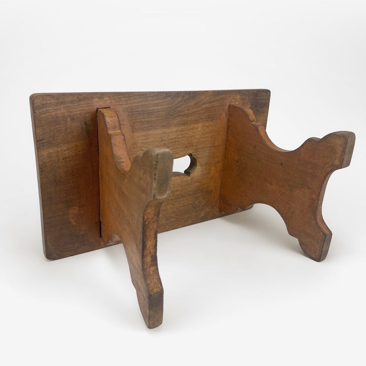 Petit banc marchepied ancien à fente