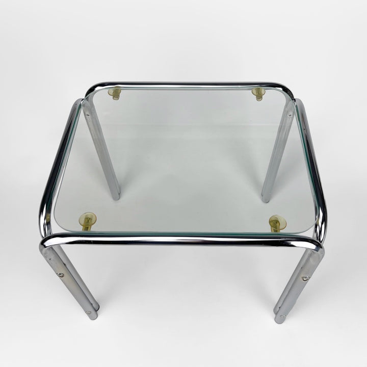 Petite table d'appoint métal chromé et verre années 70