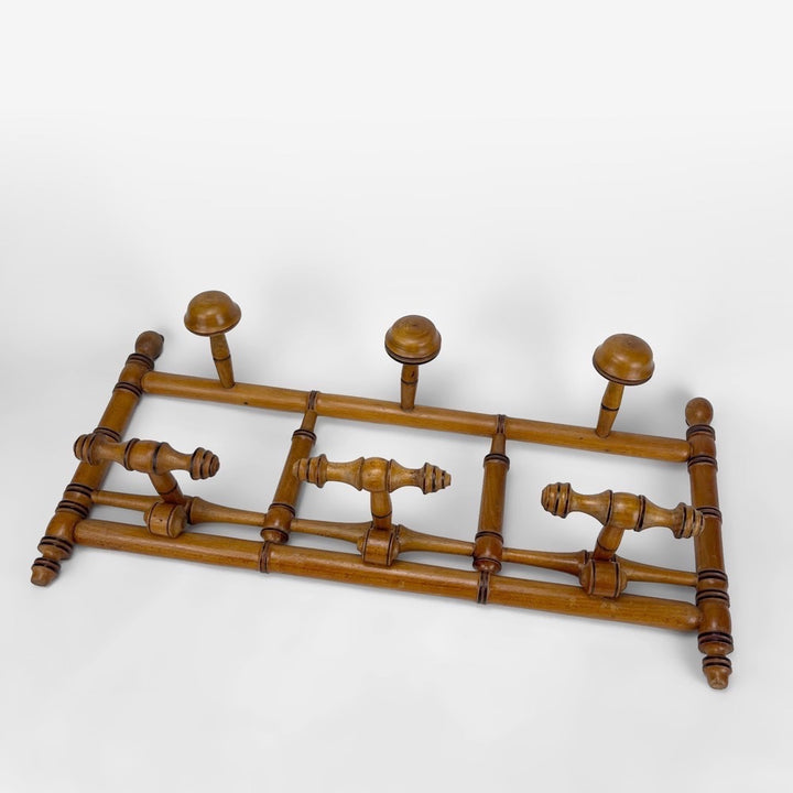 Ancien porte-manteaux en cadre à patères fixes et mobiles