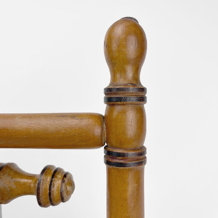 Ancien porte-manteaux en cadre à patères fixes et mobiles