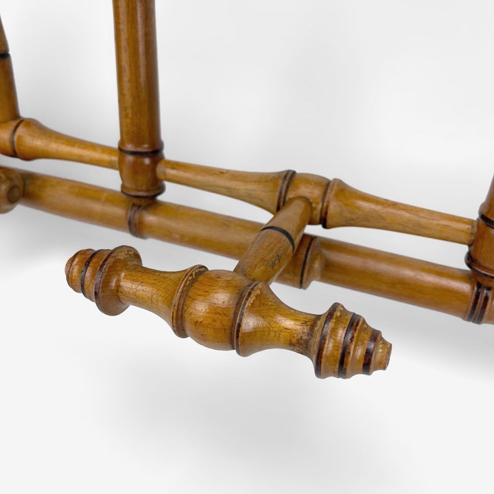 Ancien porte-manteaux en cadre à patères fixes et mobiles