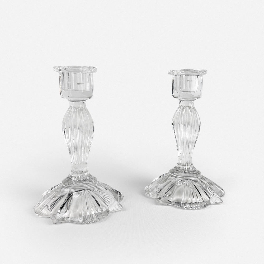Paire de bougeoirs en verre moulé
