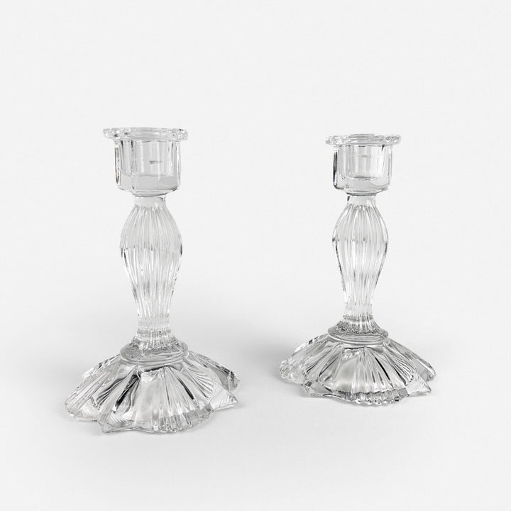Paire de bougeoirs en verre moulé