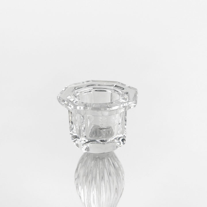 Paire de bougeoirs en verre moulé