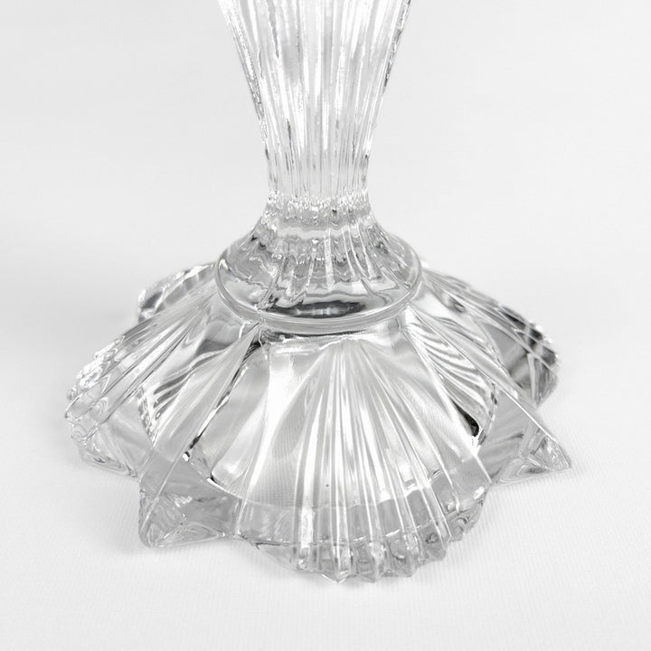 Paire de bougeoirs en verre moulé