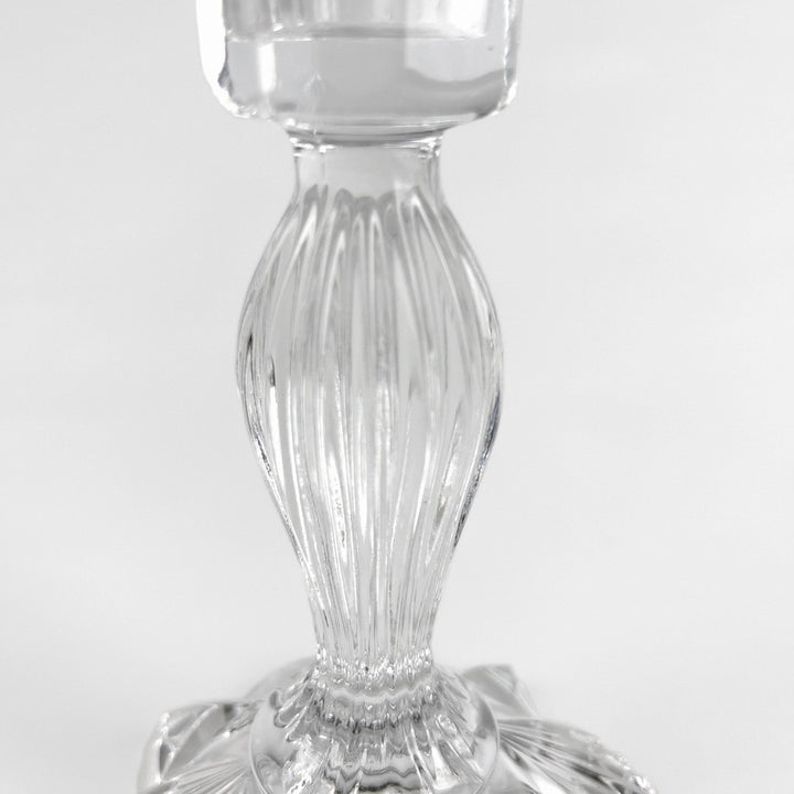 Paire de bougeoirs en verre moulé
