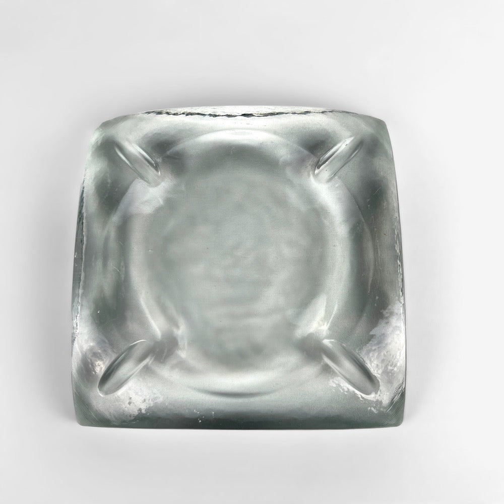 Grand cendrier design en verre épais plissé