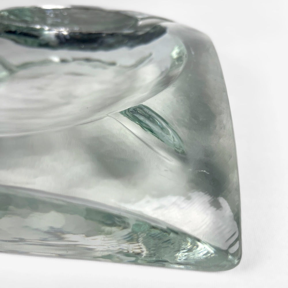 Grand cendrier design en verre épais plissé