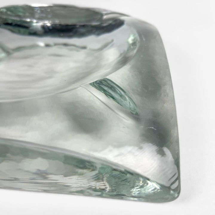 Grand cendrier design en verre épais plissé