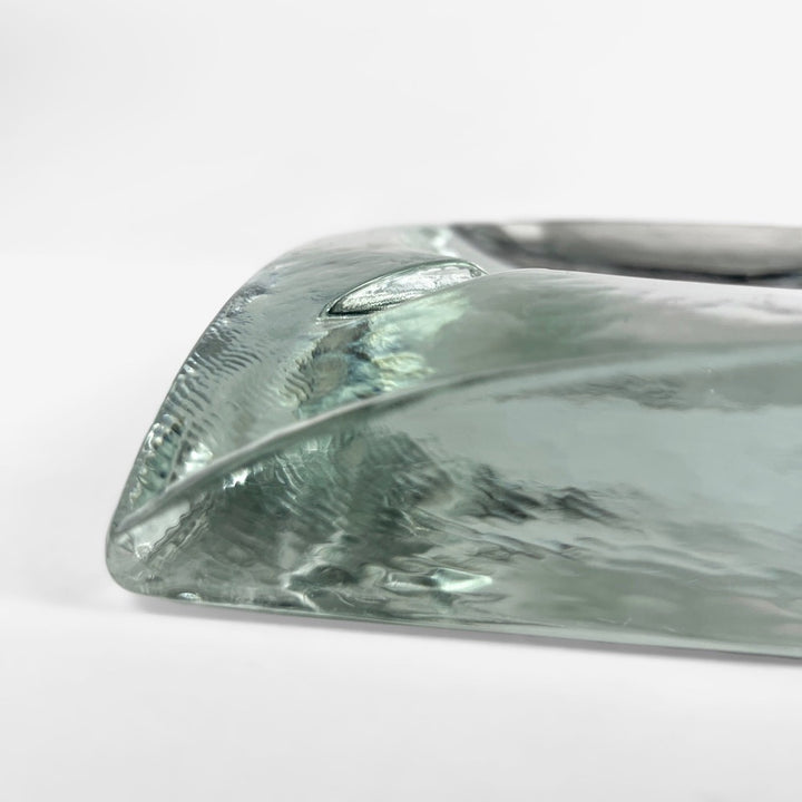 Grand cendrier design en verre épais plissé