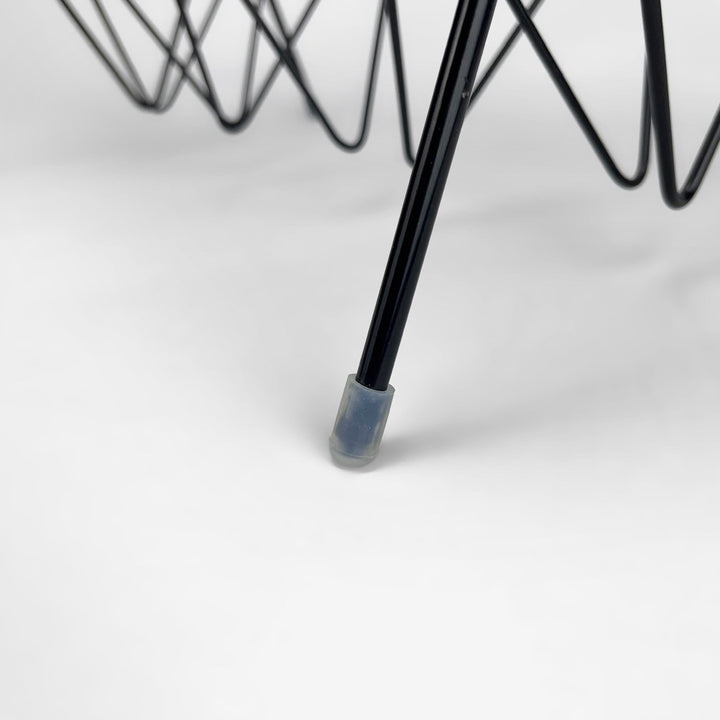 Porte-revues graphique métal et scoubidou années 60