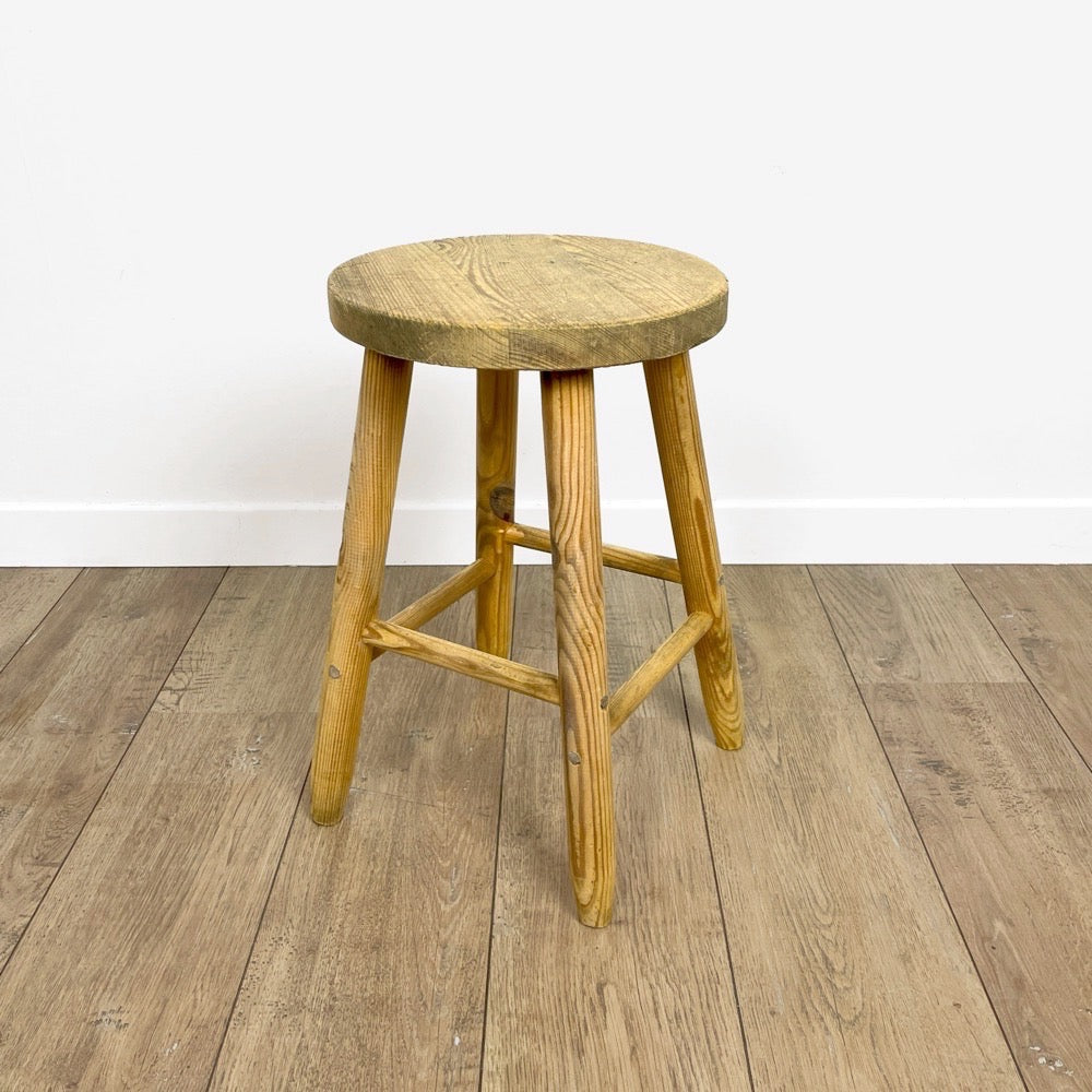 Tabouret en bois brut