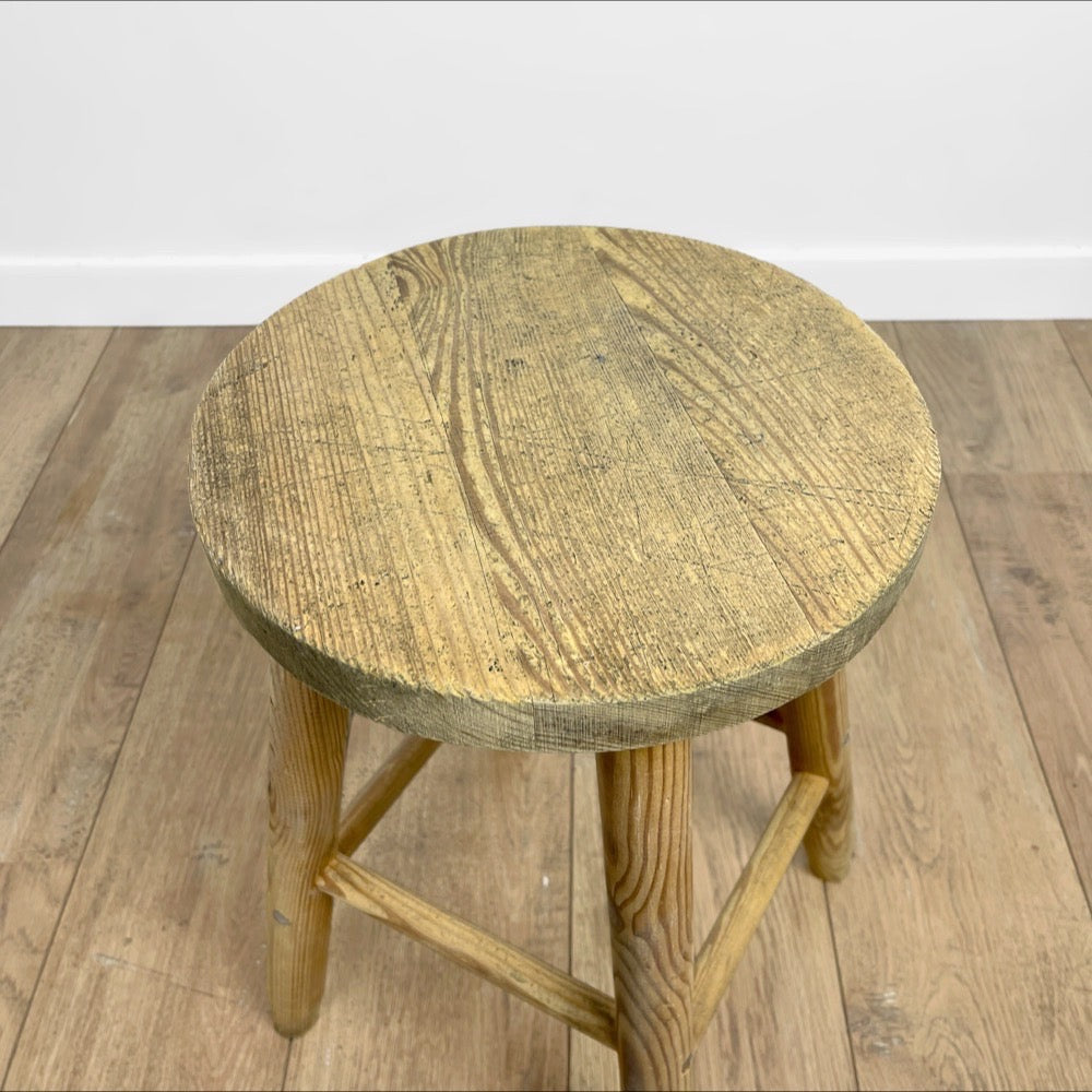 Tabouret en bois brut