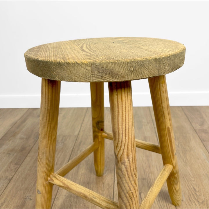 Tabouret en bois brut