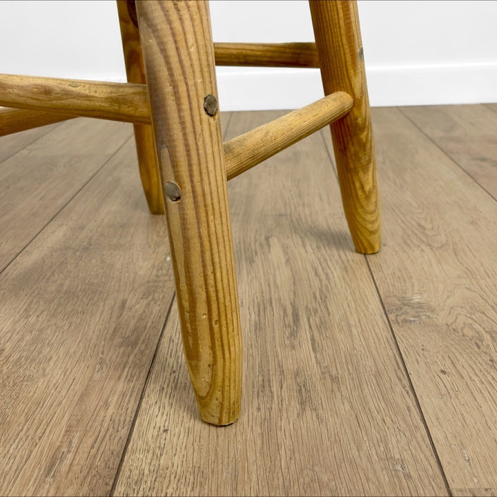 Tabouret en bois brut